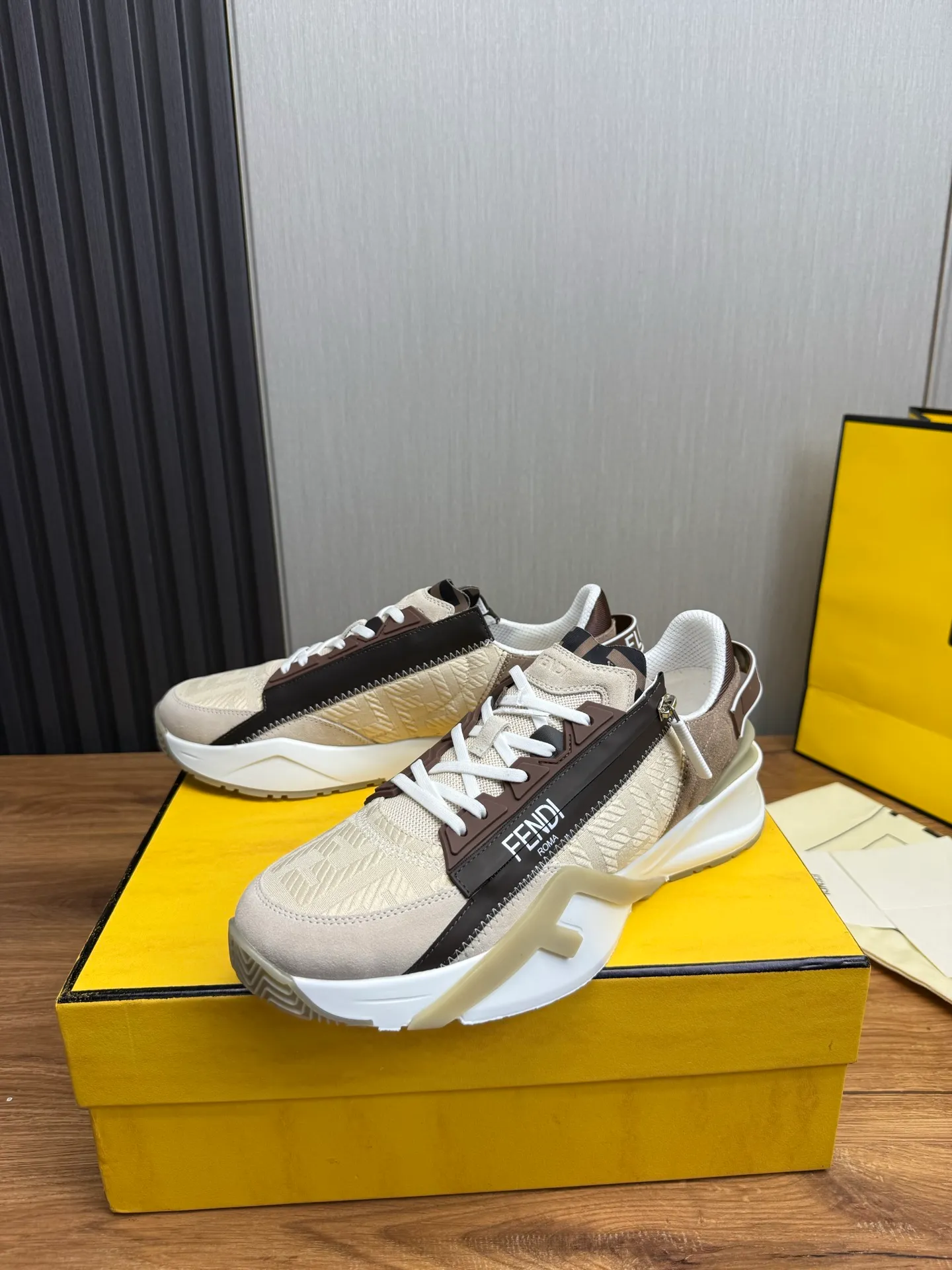 Men's shoes 💰540💰 Fendi [Fendi] hot style is on the market 🔥Fashionable casual men's shoes 🔱 Made of original brand fly knit fabric. Original cowhide + breathable mesh lining + sheepskin feet, perfect shape, top quality, you deserve it 🔜Original rubber outsole, ultra-light, non-slip and wear-resistant 👣 Standard size 38-44